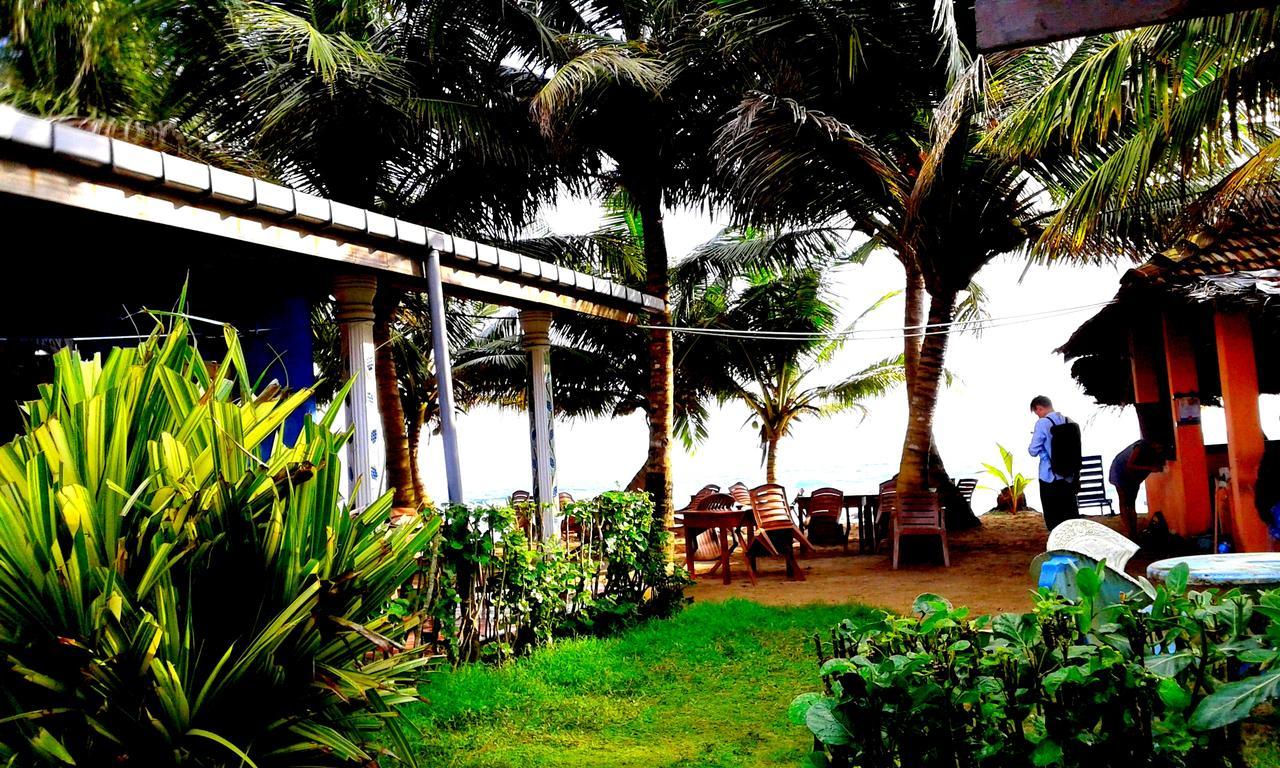 Ram'S Surfing Beach,Midigama East Exteriér fotografie